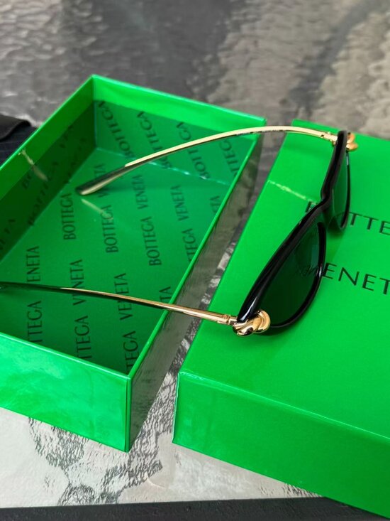 Bottega Veneta BV1390S Cat Eye Sunglasses Black Gold main image 4
